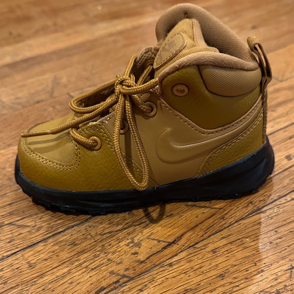 Nike Kids Brown and Black Boots